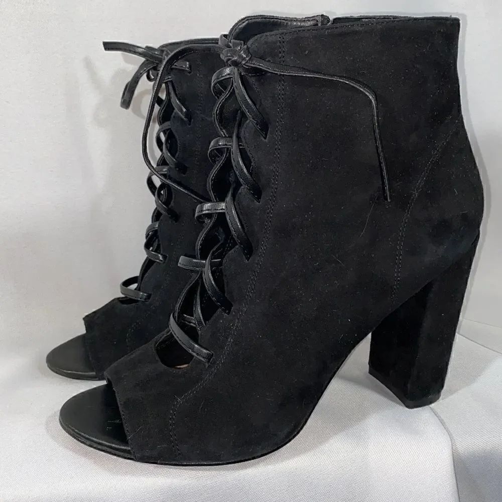 SAM EDLEMAN YVIE BOOTY SUEDE FRONT LACED BLACK